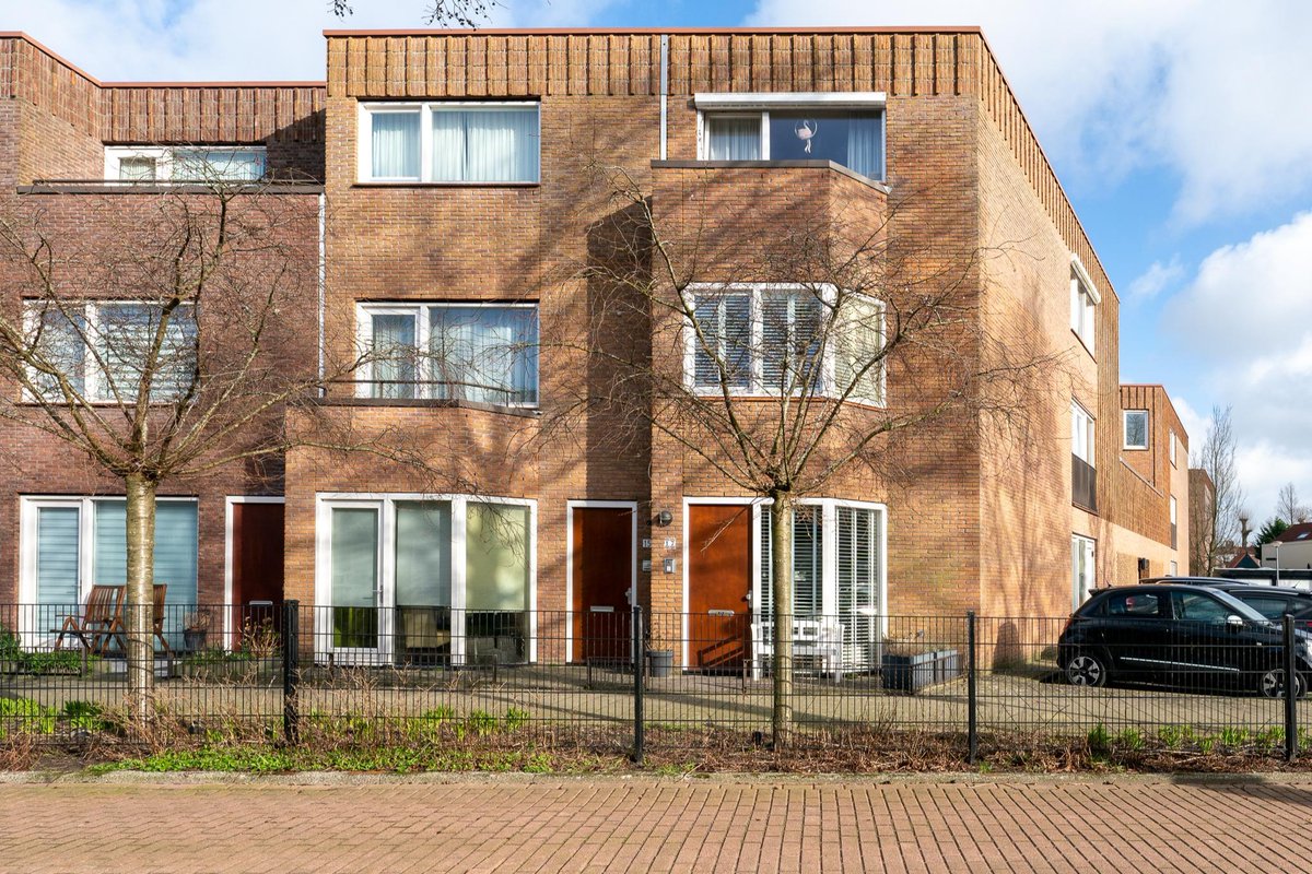 ⭐Op toplocatie gelegen, nabij de binnenstad van Alkmaar!⭐ 🏡Hamei 17 te Alkmaar 📌Riant herenhuis op hoeklocatie. Kom kijken en u bent direct overtuigd, wij laten deze schitterende woning graag aan u zien! ☎️0226-315341 ow.ly/TKja50JbQWU