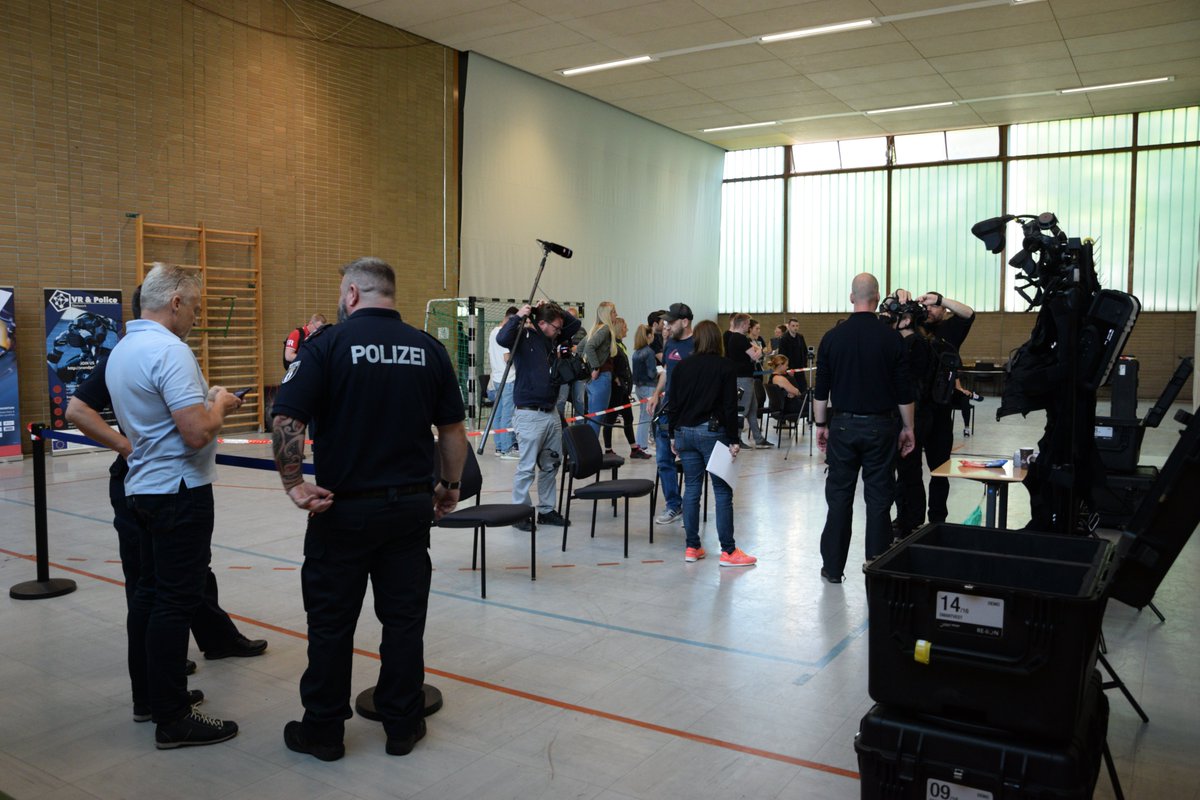 shotpros's tweet image. We successfully conducted our #SHOTPROS consortium meeting together with the last #FieldTrial at the premises of @polizeiberlin. All partners attended and collaboratively planned the final period of the project ↗️👮

#EUSecurityResearch #H2020 #VirtualReality #Police #Training