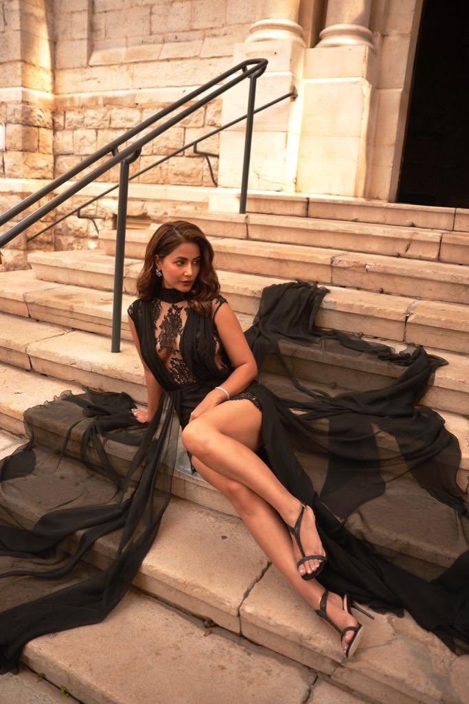 PinkvillaTelly's tweet photo. Welcome to planet Hina! ⚡️💖

@eyehinakhan #HinaKhan #Cannes2022 #CannesFilmFestival https://t.co/5N939p6p6q