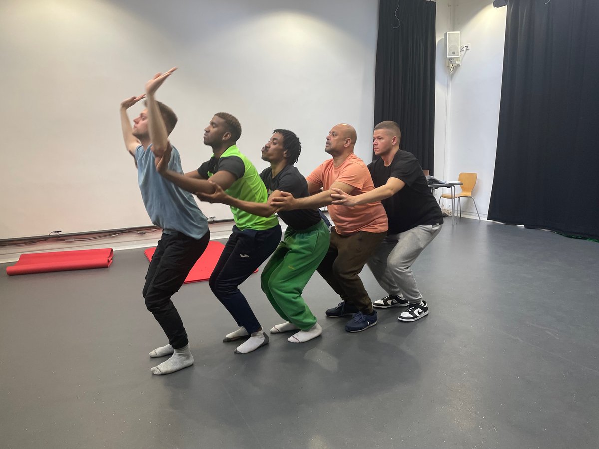 levelcentre's tweet photo. If only a photo could capture the energy in the room! So great to see this piece developing as part of Billy Read's @DefMotion #LevelResidency https://t.co/rSsRRxPW1c
