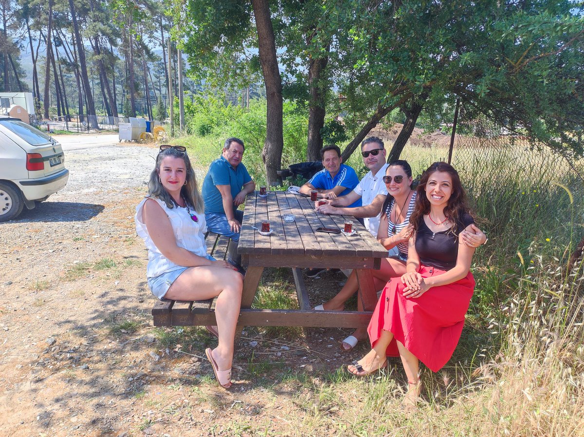 solcunit's tweet image. Els #claustres en un #entornnatural amb bon té són la clau per la fluïdesa i la comunicació. #Thanks #teşekkürederim #MCAEA #aprendredelescolaqueparen @EplusCatEdu @yolandavg10 @profeinfluencer #ErasmusPlus