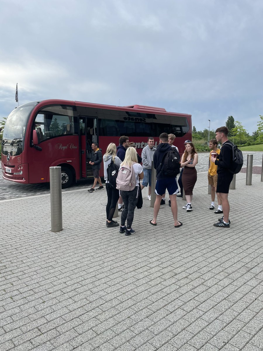 catherine_waite's tweet photo. Itβs the final trip of our #fieldworkweek and @GeogNorthampton are on the way to #Hunstanton to explore a range geographical issues in coastal environments https://t.co/pZxjJYv2Hk