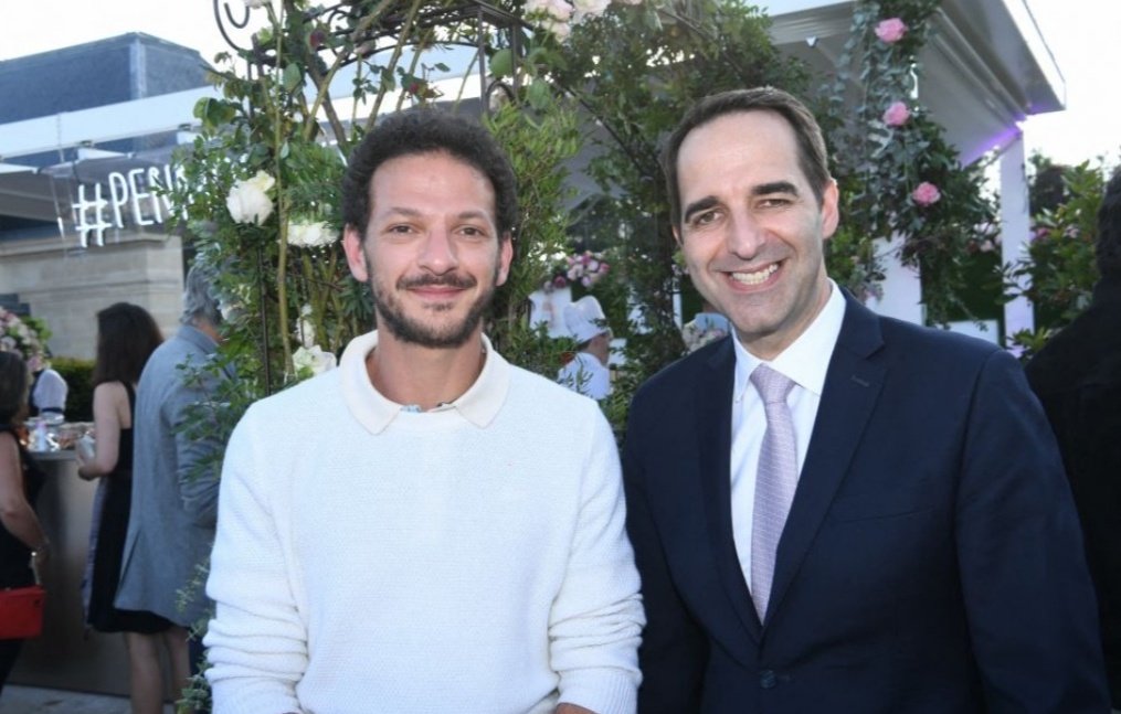 DedienneActu's tweet photo. #JeudiPhoto
👨🍳🍽️🍴🍾
Vincent Dedienne bien accompagné le 10 mai dernier lors de la soirée de réouverture du rooftop de @peninsulaparis ⭐⭐⭐⭐⭐
#AnaGirardot
#AudreyFleurot
#FrancoisVincentelli
#PascalElbe
#VincentPimont
📸 Rachid Bellak BestImage https://t.co/gsekvVusII