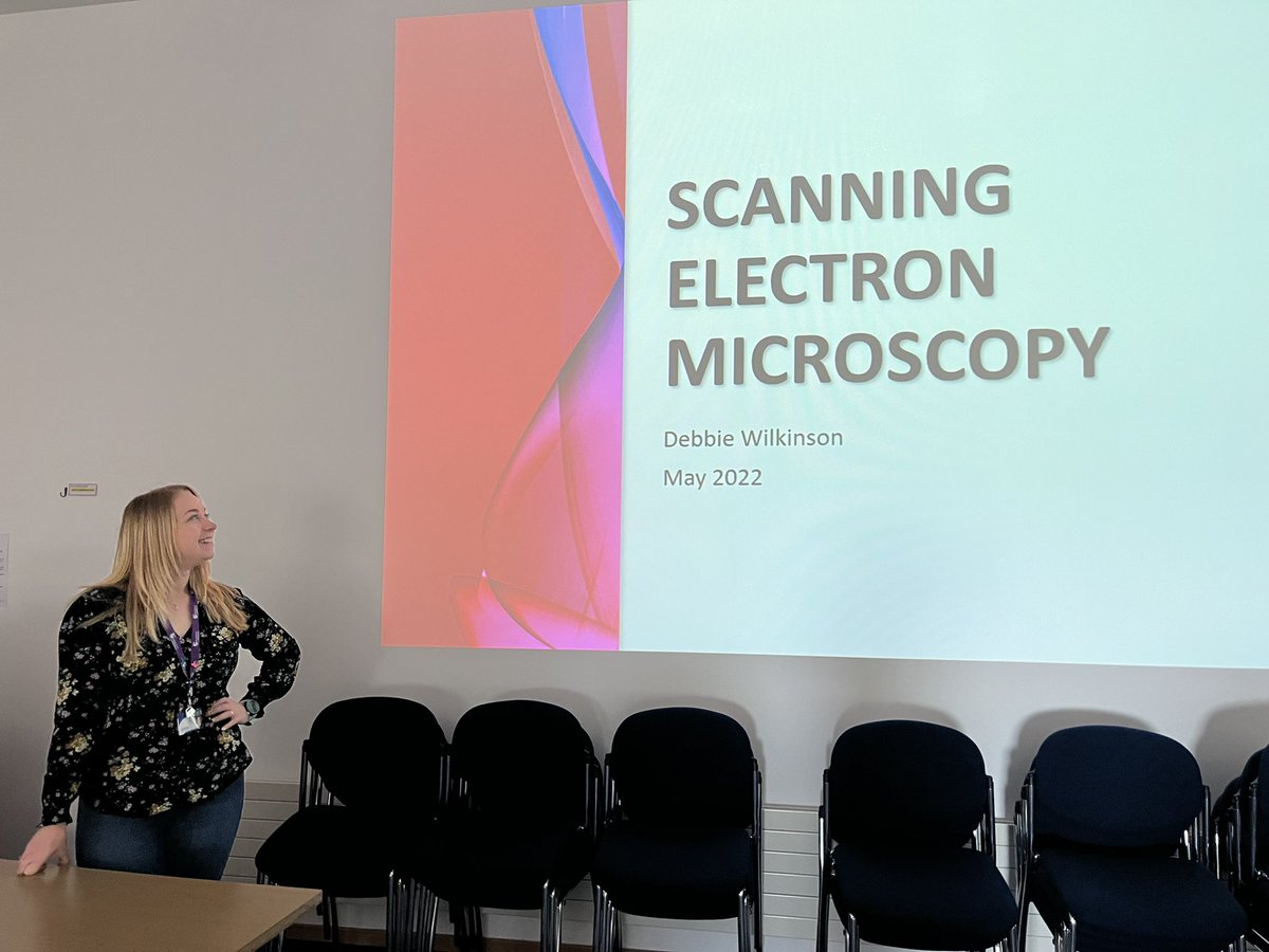 Abdn_Micro's tweet photo. @strawberry_debs kicking of day 2 of our microscopy course. Starting off with #electronmicroscopy #SEM #TEM #abdnmicro https://t.co/1EO0BZzlM2