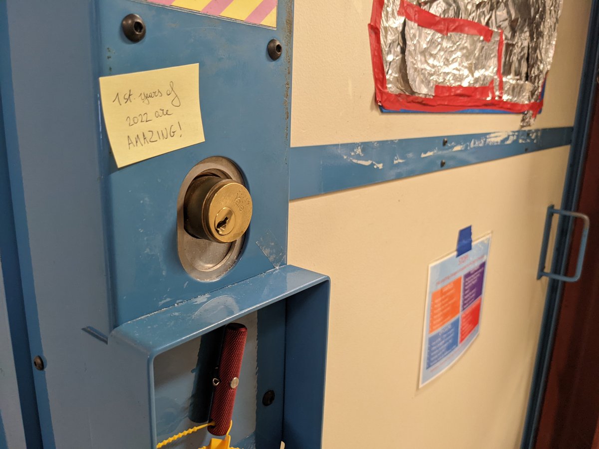 BentGroup's tweet image. Tired and ready to go home after a nighly #EXAFS sample change @SLAClab. But looking forward to those nice #hybrid #MLDep spectra! Left as well a couple surprises for the people very early coming in tomorrow morning 🫣😉