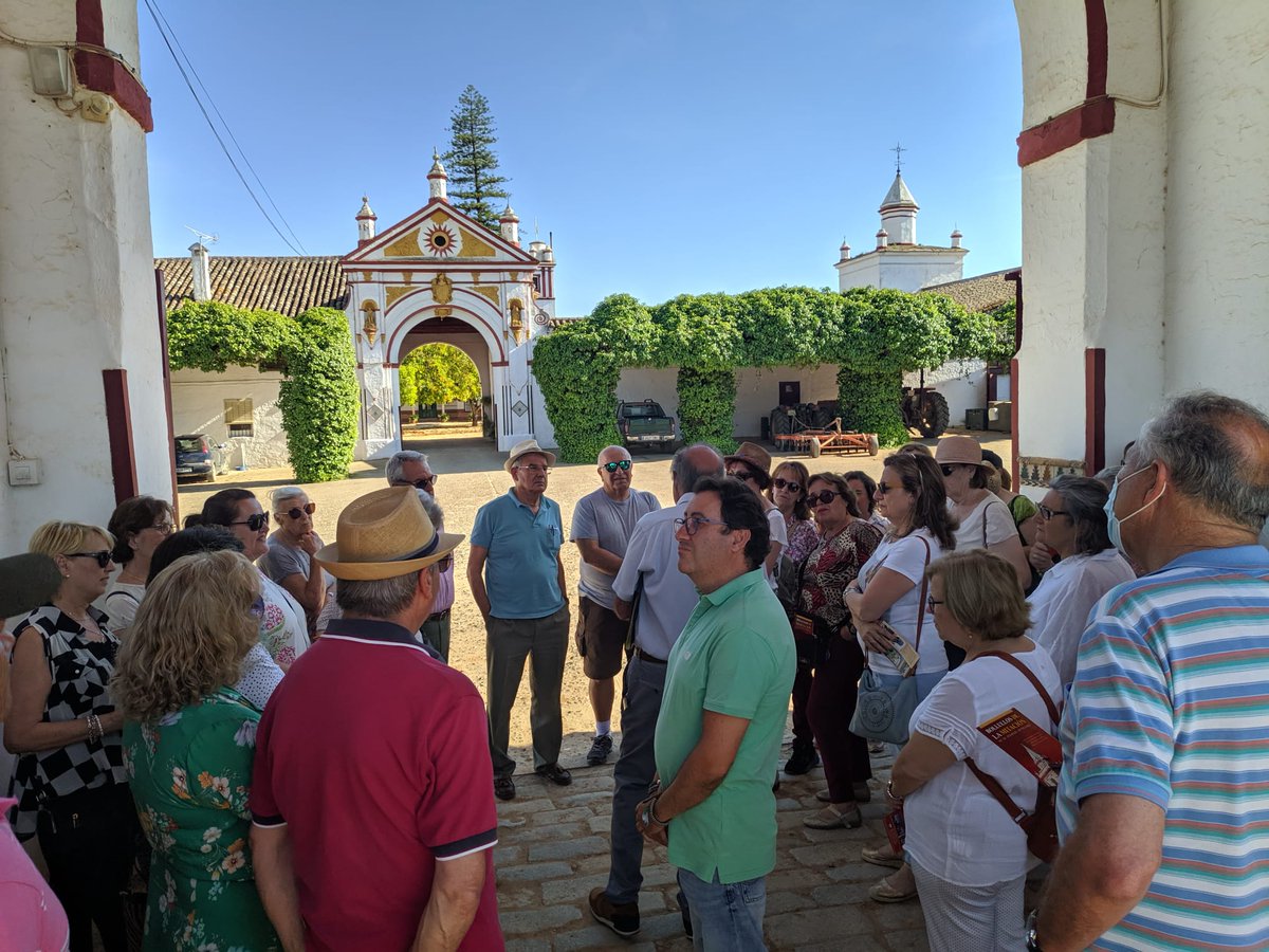 90 discentes de <a href="/edpermanente/">Educación Permanente Personas Adultas Andalucía</a> de SEP Cerrillo Blanco(Pilas), SEP Mures(Villamanrique), SEP San Bartolomé(Umbrete) y CEPER Maestra Doña Carmela(Sanlúcar Mayor) visitan la Hacienda San Ignacio de Torrequemada y la ermita de Cuatrovitas. <a href="/CEPdeSevilla/">CEP de Sevilla</a>  <a href="/Patrimonio_And/">Vivir y Sentir el Patrimonio</a> <a href="/EducaAnd/">Consejería Desarrollo Educativo y FP</a>