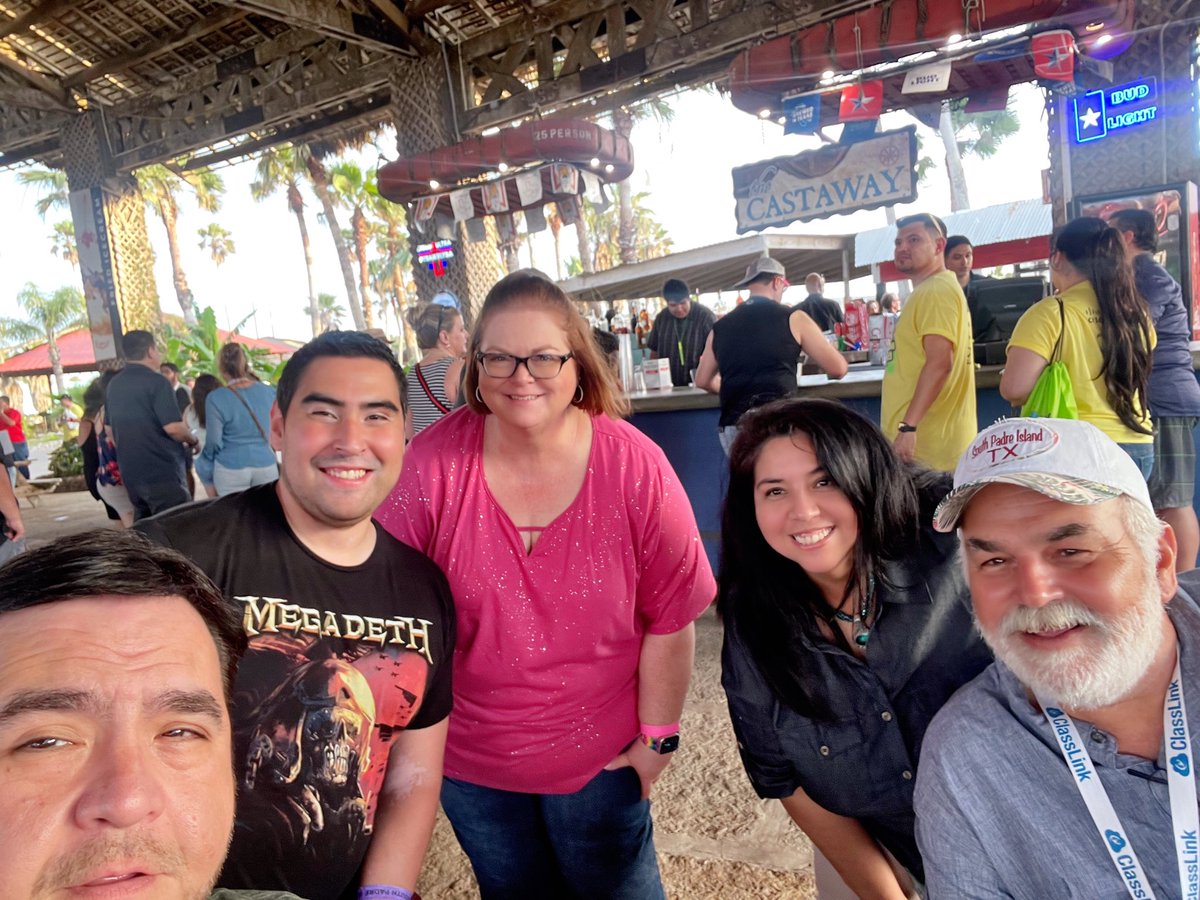 dpingel's tweet image. Enjoying the @RegionOneESC tech conference. Presented today with my awesome team @valentinvguerra &amp;amp; @MarcoTorresTX and enjoyed the evening event with the Spazmatics &amp;amp; @chirpmaggie #totallyawesometech22