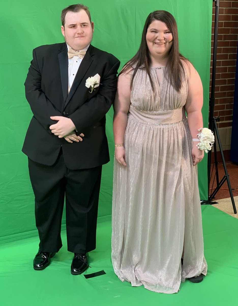 TSB_English_'s tweet photo. TSB Prom 2022! https://t.co/sNpxKBxmAe
