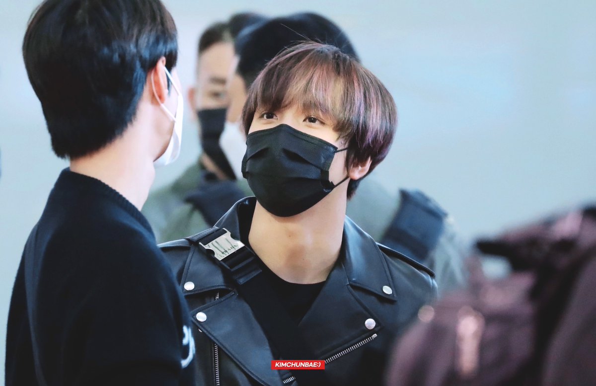 thehaec's tweet photo. haechan looks so … small https://t.co/5bGPtDelwp