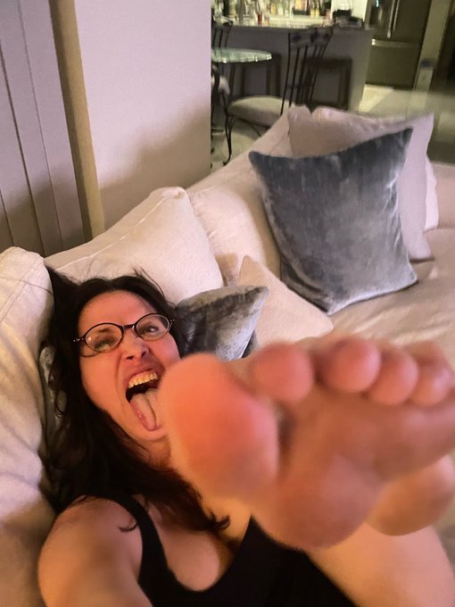 4 pic. Im just being silly… do you guys love silly Lezley?? #loveme #silly #live #life #laughing #FOOT