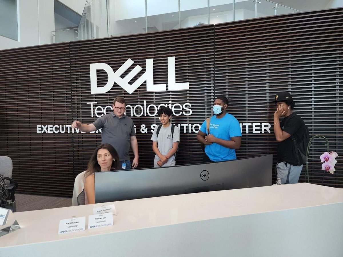 JohniqueThomas's tweet photo. Great time at @DellTech in Round Rock, TX yesterday! Learned a lot and met some great employees 💪🏾 Ask me about the #DellTechCrew @TheChris_Harvey @ManorISD https://t.co/5Cm4TBbR8h