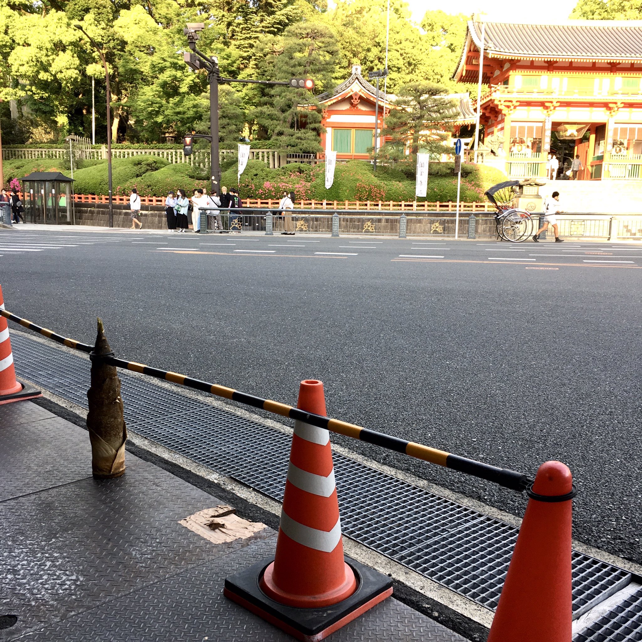 祇園二井三 タケノココーンの後日譚 八坂神社前にあった タケノココーンは役目を終えられたようです 素敵な洒落っ気でしたね ほっこりしました 八坂神社 タケノココーン いづ重 祇園二井三 ちろちゃん 祇園のお香屋さん 白檀 香彩堂 香りの