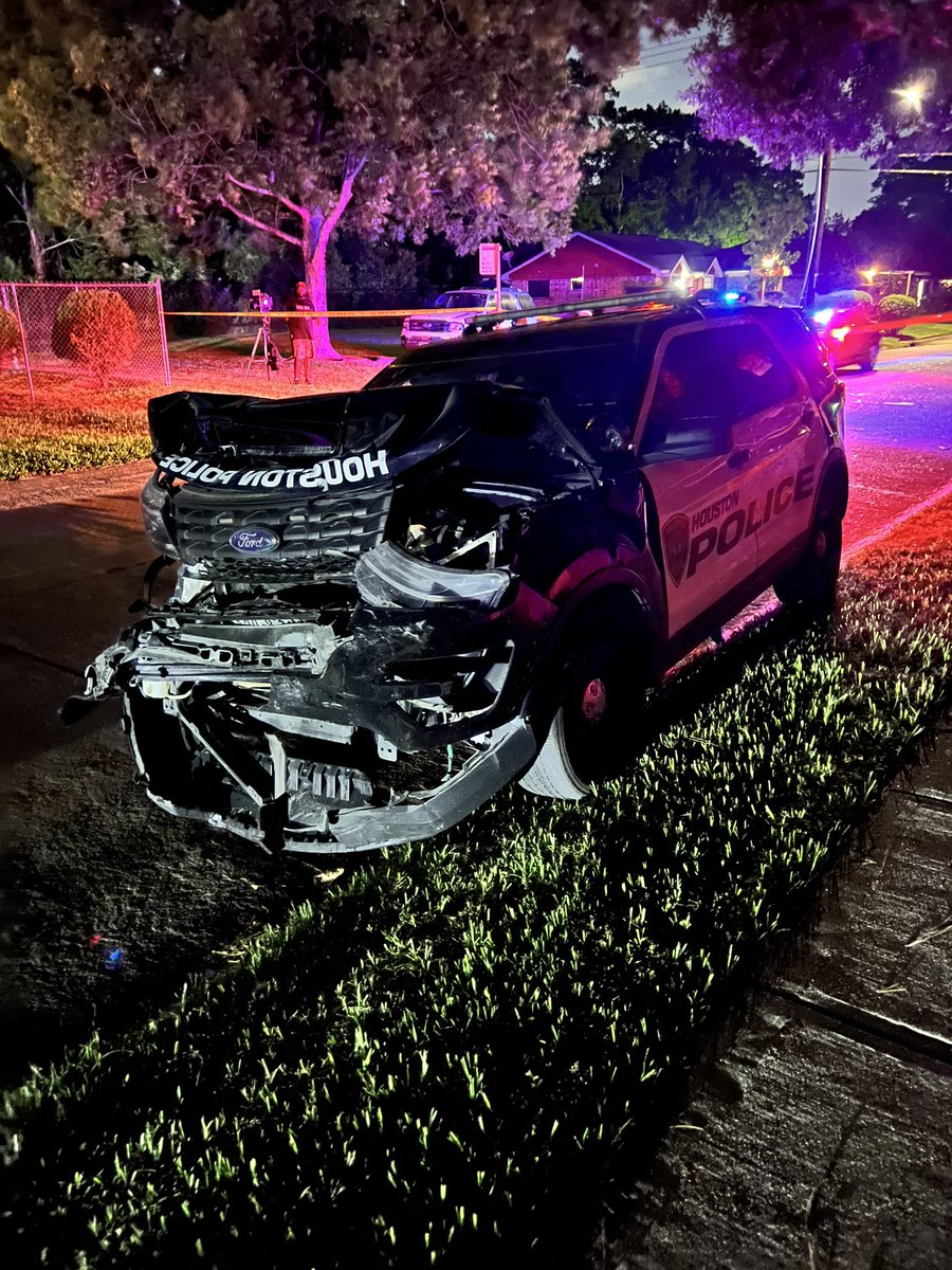 Griff3945's tweet photo. Just left the scene of our officer involved shooting. Suspect went head on into one our officers then fired his weapon at them. Thank God that neither officer was seriously injured. Great work by ours dealing with a very dangerous suspect! @HPOUTX https://t.co/ELCpliMl0W