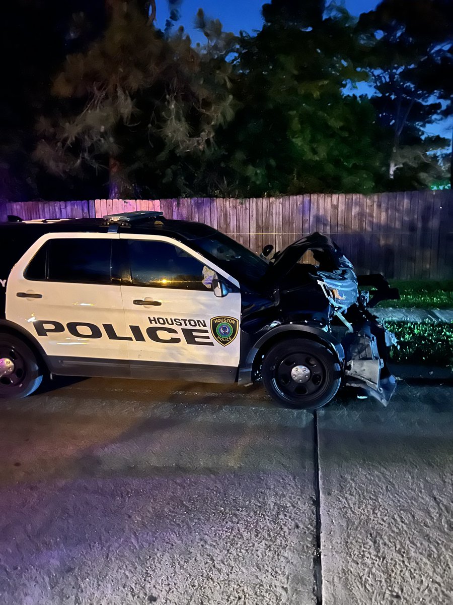 Griff3945's tweet photo. Just left the scene of our officer involved shooting. Suspect went head on into one our officers then fired his weapon at them. Thank God that neither officer was seriously injured. Great work by ours dealing with a very dangerous suspect! @HPOUTX https://t.co/ELCpliMl0W