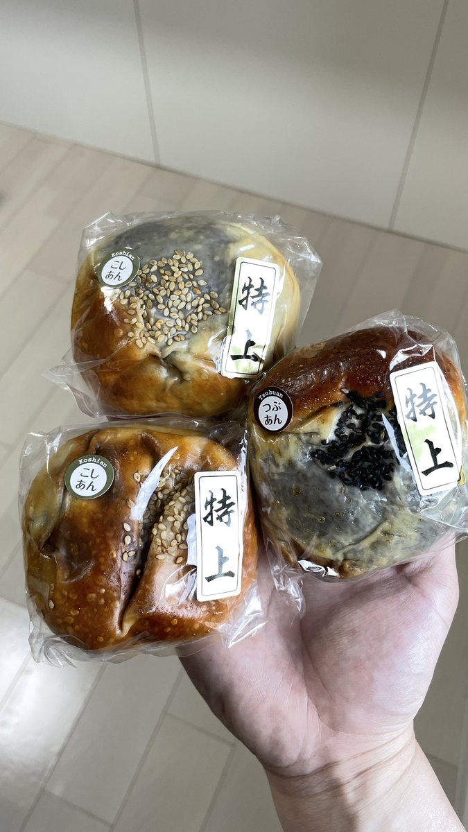 あんこ好きにめちゃくちゃオススメの手土産紹介します あん食パン専門店 自由が丘パンテスの特上あんぱん 薄皮にぱんぱんにつまったあんこが甘すぎず美味しすぎる つぶあんとこしあんの2種類があり あんこ好きにはたまらない贅沢な逸品 目黒区 目黒区民ニュース