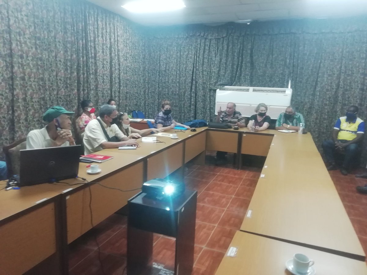 YasminGzlez74's tweet photo. Encuentro con especialistas de la UEB Santiago de Cuba para analizar avances de proyectos de impactos trascendentales para la zona oriental del país. #iproyaz. #Azucareros. #SomosCuba. #CubaVive. #VamosPorMás. https://t.co/4Y4RVBYNcn