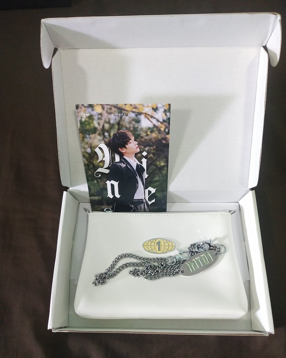 Pangko12593's tweet photo. ใครสนใจทักเดมมาได้เลยนะคะ 
🌻กระเป๋า Into1 รุ่นสีน้องนาย ราคา 350 
🌻นิตยสาร Lifestye 300 
🌻Photobook (แค่ตัวเล่มพร้อมกล่อง+การ์ดขูดนะคะ) ราคา 1100 
-ราคารวมส่งหมด

-เราไม่เคยเปิดใช้หรือเอาออกมาตั้งโชว์เลย จะมีแค่ซองกระเป๋าที่เราหลงลืมท��หายไปเฉยๆ ใครรับได้หรือสนใจเดมมาได้เลยนะคะ https://t.co/bUTh5rNeWo