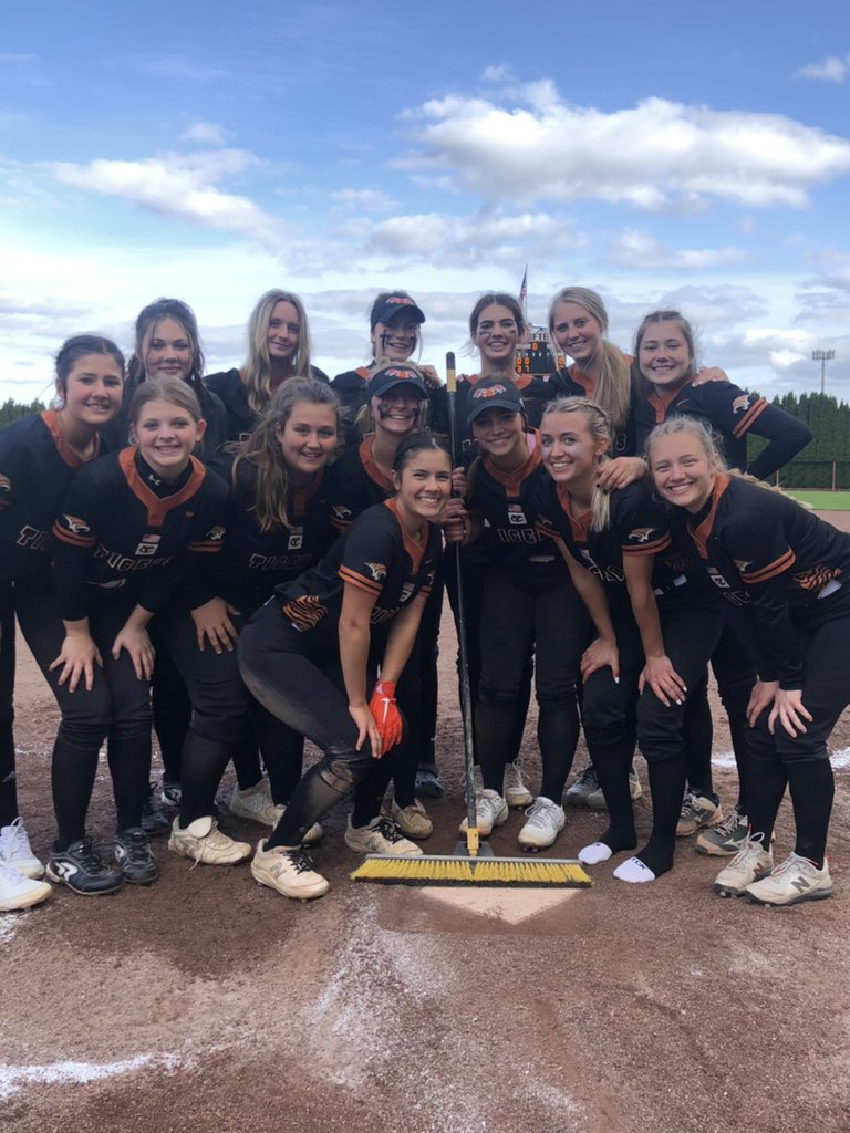 ycsoftball2022's tweet photo. League = swept 🧹 https://t.co/rpdfwkoWtd