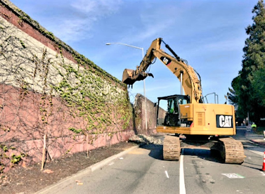 GarrisonDemoEng's tweet image. We partnered with a great @kiewit team as a #DVBEcontractor with the help of the amazing #diversityandinclusion advocates at @cpm_logistics on the Northern California 101 expansion project. @GarrisonDemoEng completed the #demolition of over 20,000 S.F. of existing soundwalls