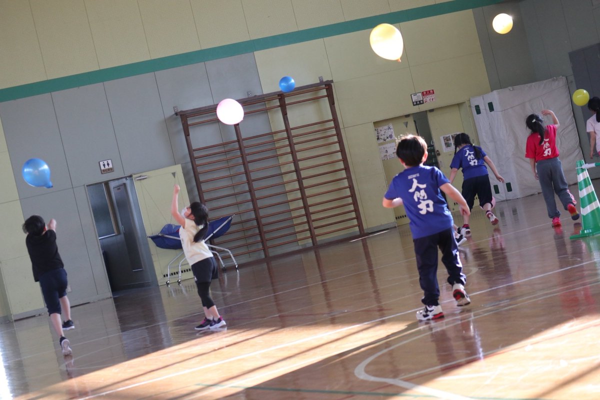 ZEprojects's tweet photo. 今週のZERO'Z-#ACP-Lico🌿
人数も随分増えたのでちょっと親子自己紹介タイム🤖📝
①大勢の前に立つ②声を出す③名前が言える
なんと言うことでしょう‼️こんな突然の難題を今日参加の全員クリア✨子どもたちを育む大事な時間をZERO’Zで過ごしてくれる素敵な時間、すべてが尊いいつもの夕方🌿 https://t.co/XweeTchzft