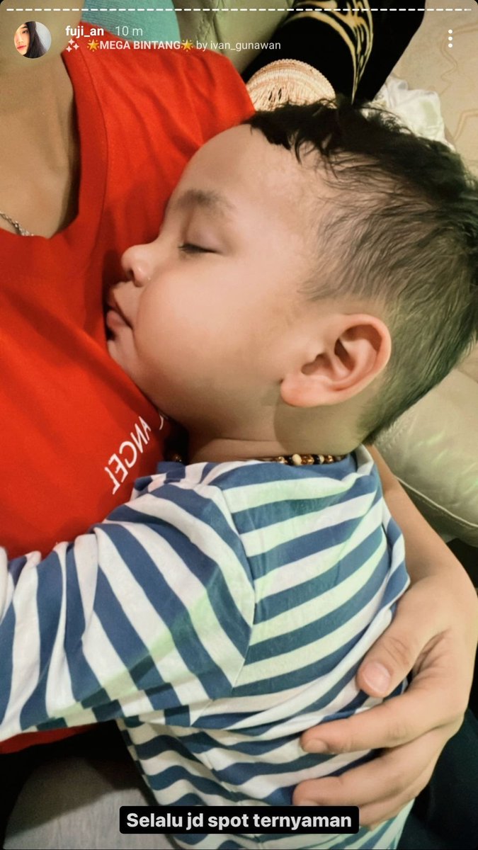 4th_tahuuuu's tweet photo. Bayiik dlm dekapan Uti 🥰🥰
Selalu kuat dan saling menguatkan yaa kalian berdua 😇😇
Uti yg akan selalu kuat utk kamu Gal, karna kamu #seGALAnya buat Uti❤
Tiap hari ada aja drama2 di luar sana, tp kita yakin kalian sekeluarga kuat dan bisa melaluinya 🤗🤗 https://t.co/0TBylDzJSy