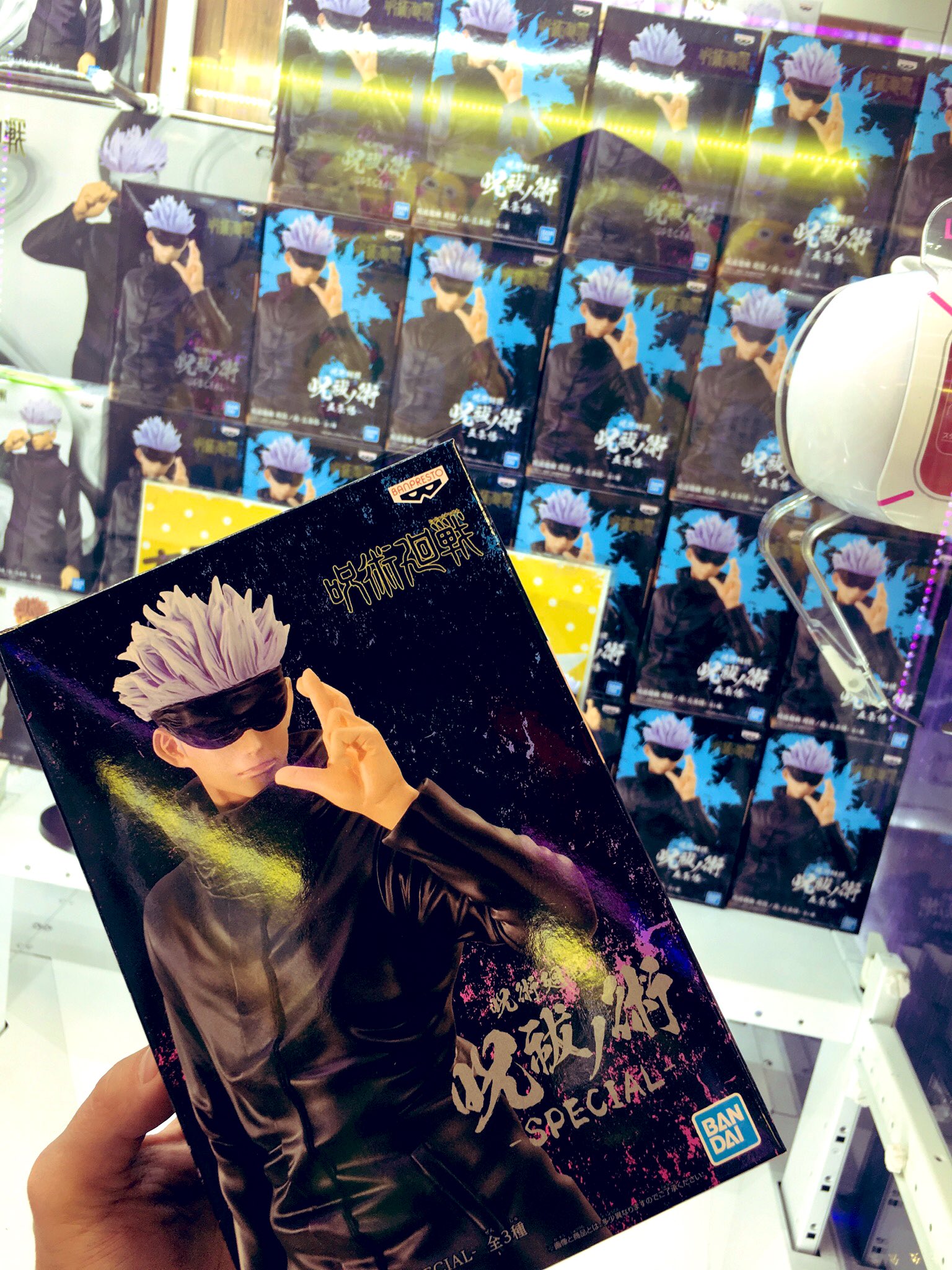 Ganma ワンピースのufoキャッチャー限定のフィギュア集めまくってた時期があって この間だいぶ久しぶりに寄ったので腕は鈍っているのか確認したら無事にワンコインでゲット 呪術廻戦 五条悟 T Co 9talh2tmpw Twitter