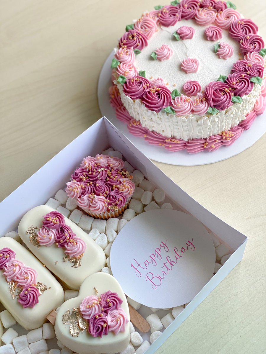 faaathyy's tweet photo. dessert box and a matching cakee https://t.co/cYnOwi0zNh