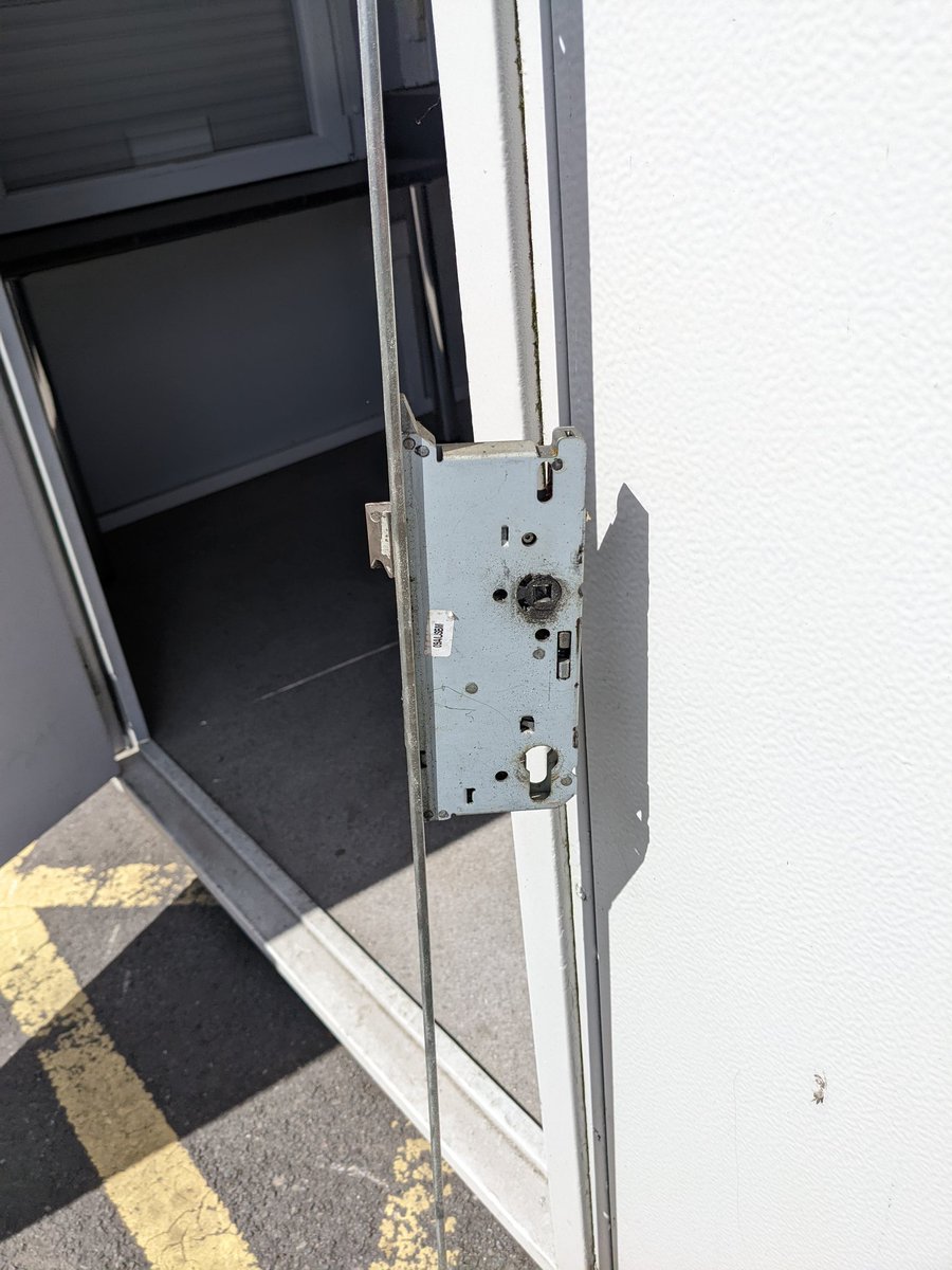 1stchoicelocks1's tweet photo. Commercial job to repair this mechanism to a metal container door.
#Lockrepairs #Firstchoice #Exeter #Devon
π 01392 275389 π² 07846507947
π https://t.co/PCzeLHc4Se https://t.co/chDeuyi4L1