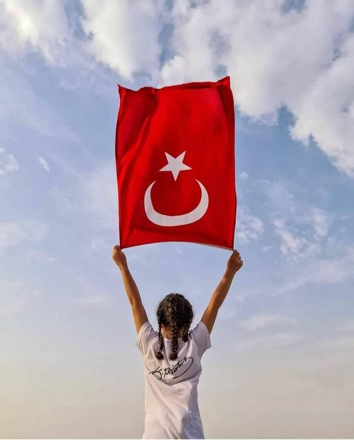 Ey yükselen yeni nesil, gelecek sizindir. Cumhuriyeti biz kurduk; onu yükseltecek ve sürdürecek sizsiniz ( M.Kemal Atatürk )

#19MayısGenclikveSporBayramı
#103yıl 🇹🇷🇹🇷🇹🇷