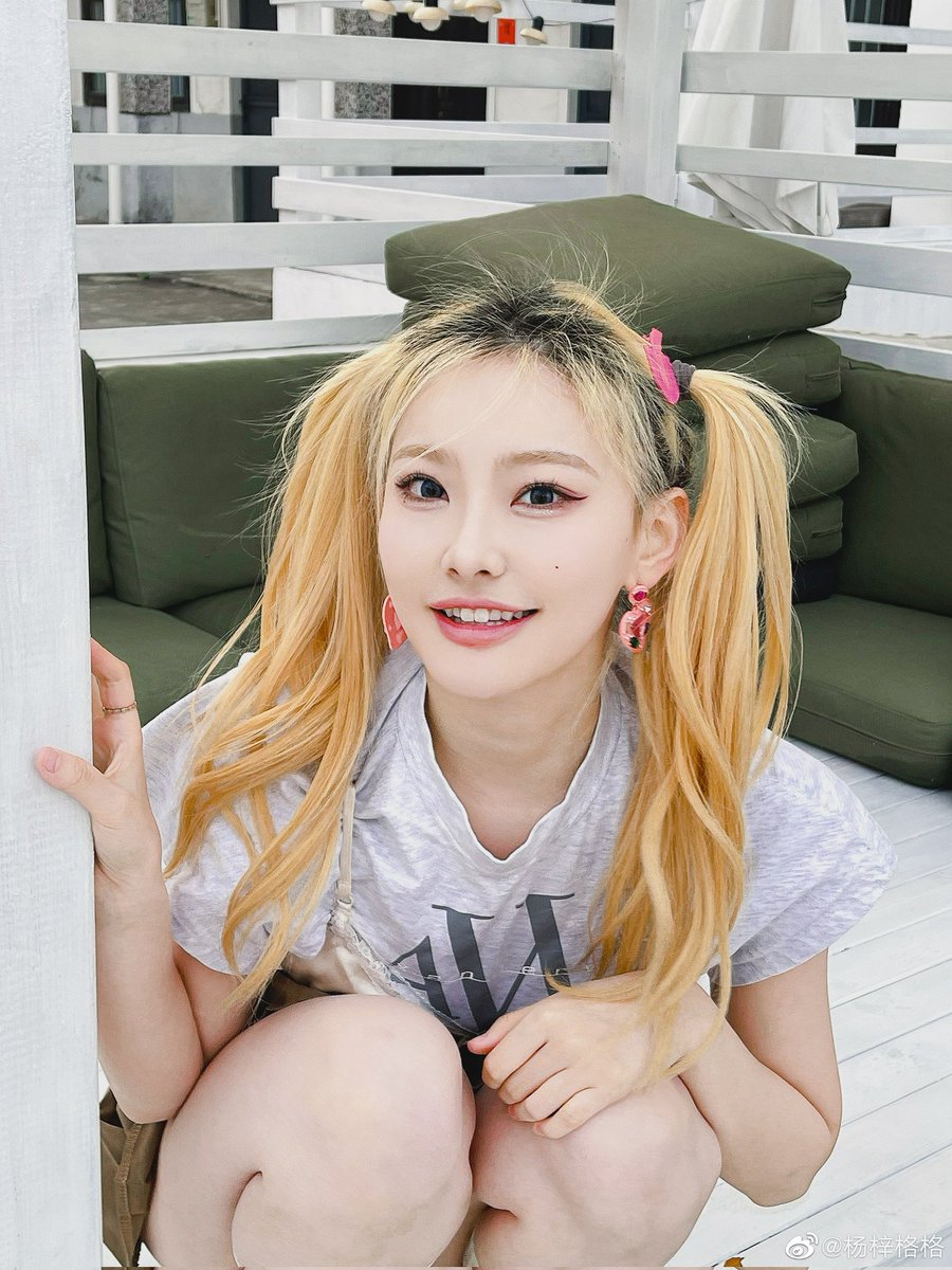 yangzigepics's tweet photo. 📷 22.05.17 + WEIBO UPDATED (2/3)

#杨梓格 #YANGZIGE https://t.co/2PTZyEjgQt
