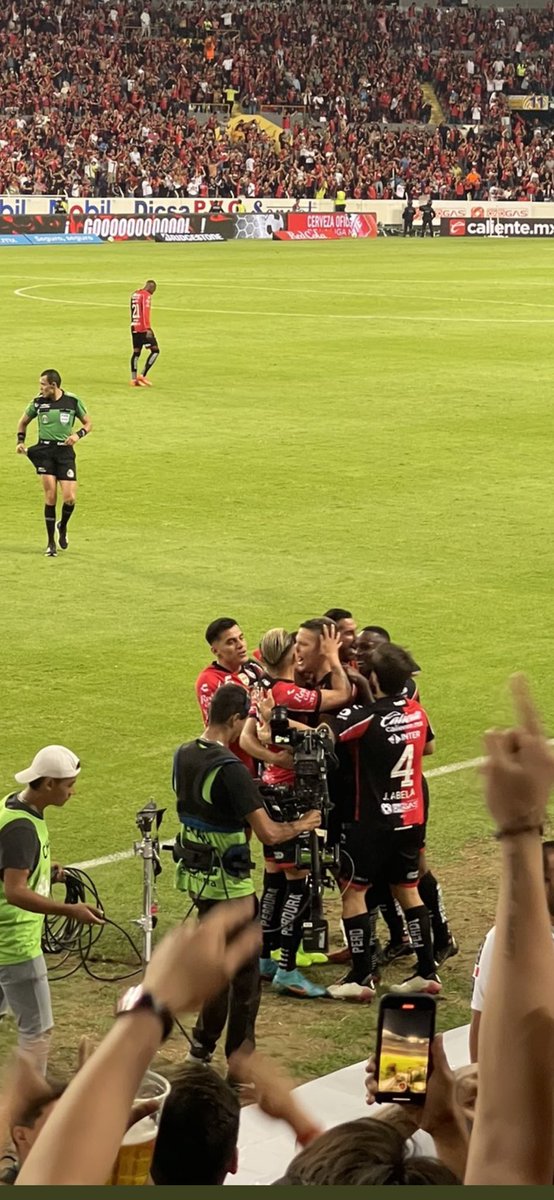 Dame esos 22 obreros, los que van tras cada pelota como novatos, los que no tienen ego, los que son hinchas, los que te quieren como yo, a los que les dueles como a mi. A mi dame esos 22 que quieren transformar nuestra historia.