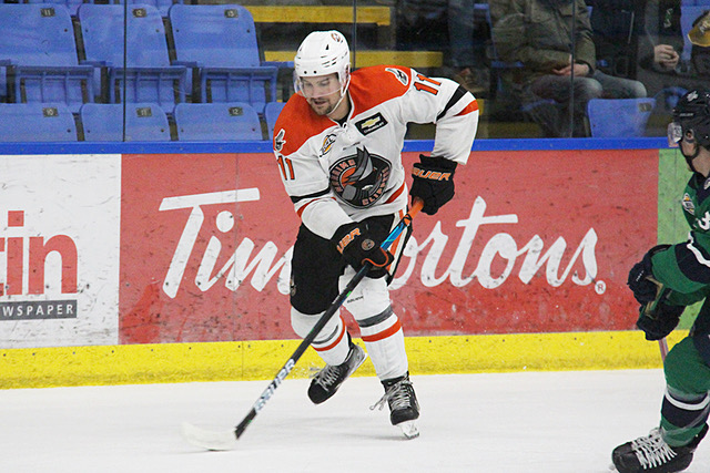 danmarshall77's tweet photo. To @Aleksukunda55 - what a wonderful 5 month ride with @ClippersHockey ...A great all round defenceman and a real treat to be around with an easy going outgoing personality.  Good luck next year! #AlwaysAClipper #ThankYouNumber11 https://t.co/HMynLW0FIY
