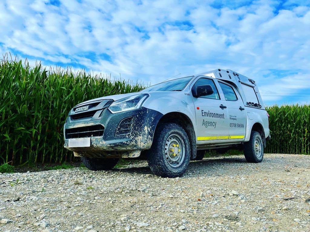 DeTom48's tweet photo. #FieldTeams are out across #Kent this morning checking #Screens and clearing debris after last nights #Rainfall please report blockages by calling our 24/7 #hotlinenumber 0800807060 @EnvAgencySE @Kent_cc https://t.co/x8qTpU1uPy