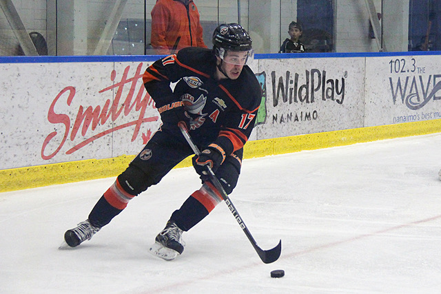 danmarshall77's tweet photo. To @seandonaldsonn ... So many of my favourite moments this season have centred around Donaldson plays, goals, rushes, snipes.  Part of the @ClippersHockey family for nearly three full seasons.  Can't to see what the future brings! #AlwaysAClipper #ThankYouNumber17 https://t.co/EtTZf7KI9h