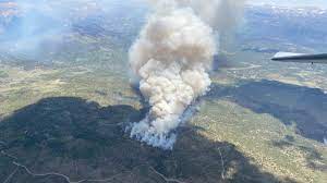 PatrolLeo's tweet photo. #PlumtawFire #COFire 
Incident Overview as of 5/18/22
The fire is approximately 735 acres with no containment.
There are currently multiple aircraft and ground crews fighting the blaze.
Visit https://t.co/Ltv8JG5RkU for more info. https://t.co/CqDhccjL2l