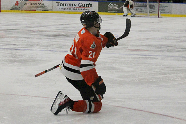 danmarshall77's tweet photo. To @tristanfraser13 ... Rose to new heights in 2021-22.  Number 1 centre, top play maker, and truly a 200 foot player for @ClippersHockey - good luck at UConn. #AlwaysAClipper #ThankYouNumber21 https://t.co/7tpmKLaWDF