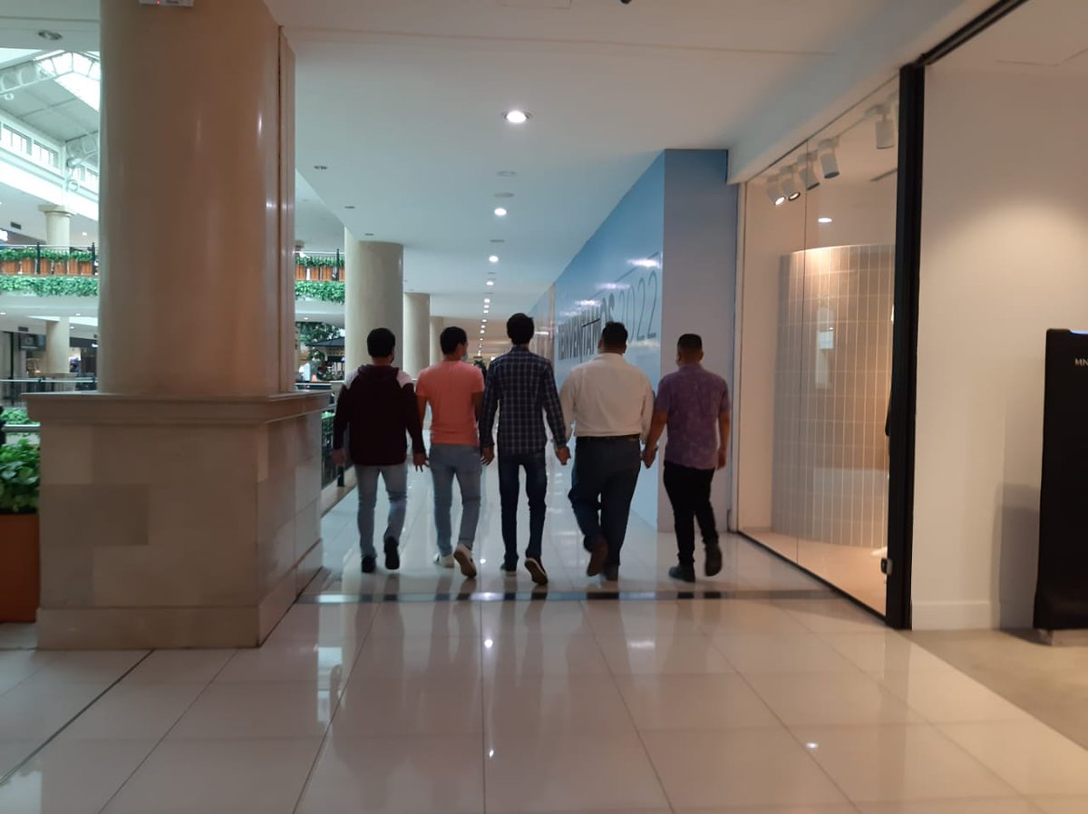 juancar9707's tweet photo. No hacen falta amigos normales, solamente amigos igual de pndjos que tu #pre #FelizMiercoles #masterbuffet #amigosdelpre #amigosdevida https://t.co/qWi2UxqVu5