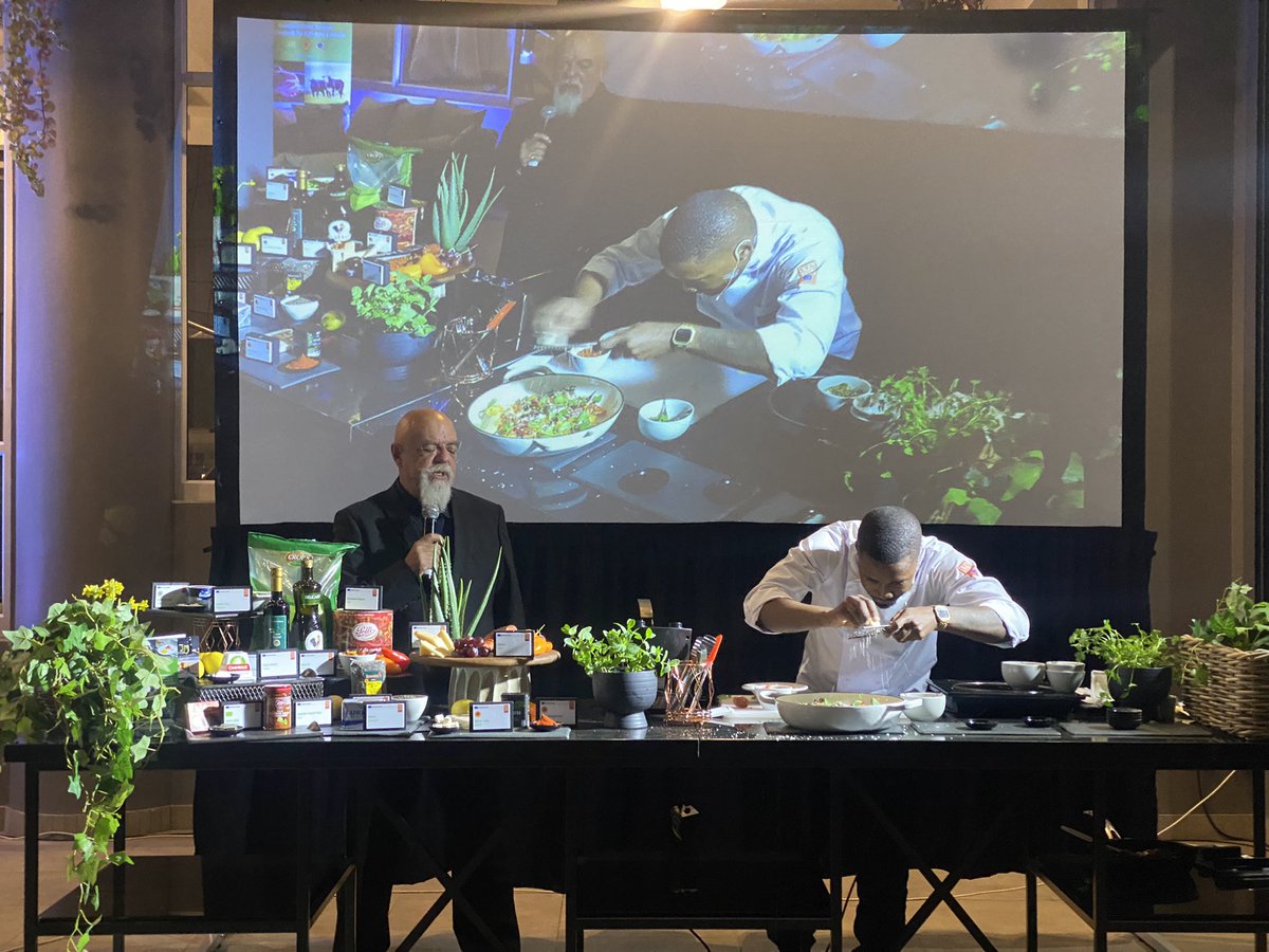 the journey along #EUAgriFood value chains goes on today after an extraordinary cooking show by @PeteGW & @i_amkatlego, 🇿🇦🇪🇺 discuss Geographical Indications + Organic 🍇🍷🍯 today…more opportunities for (good) business ↗️@EUinSA @Roberto_EUBXL @PawelBienkowski