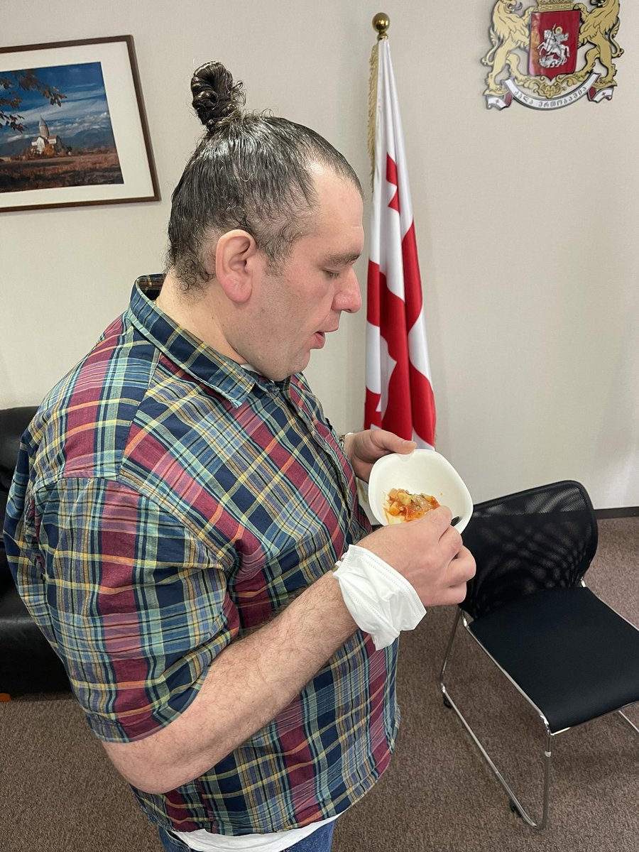 駐日ジョージア大使 ティムラズ レジャバ S Tweet 試食は元小結臥牙丸の援護も入りました Trendsmap