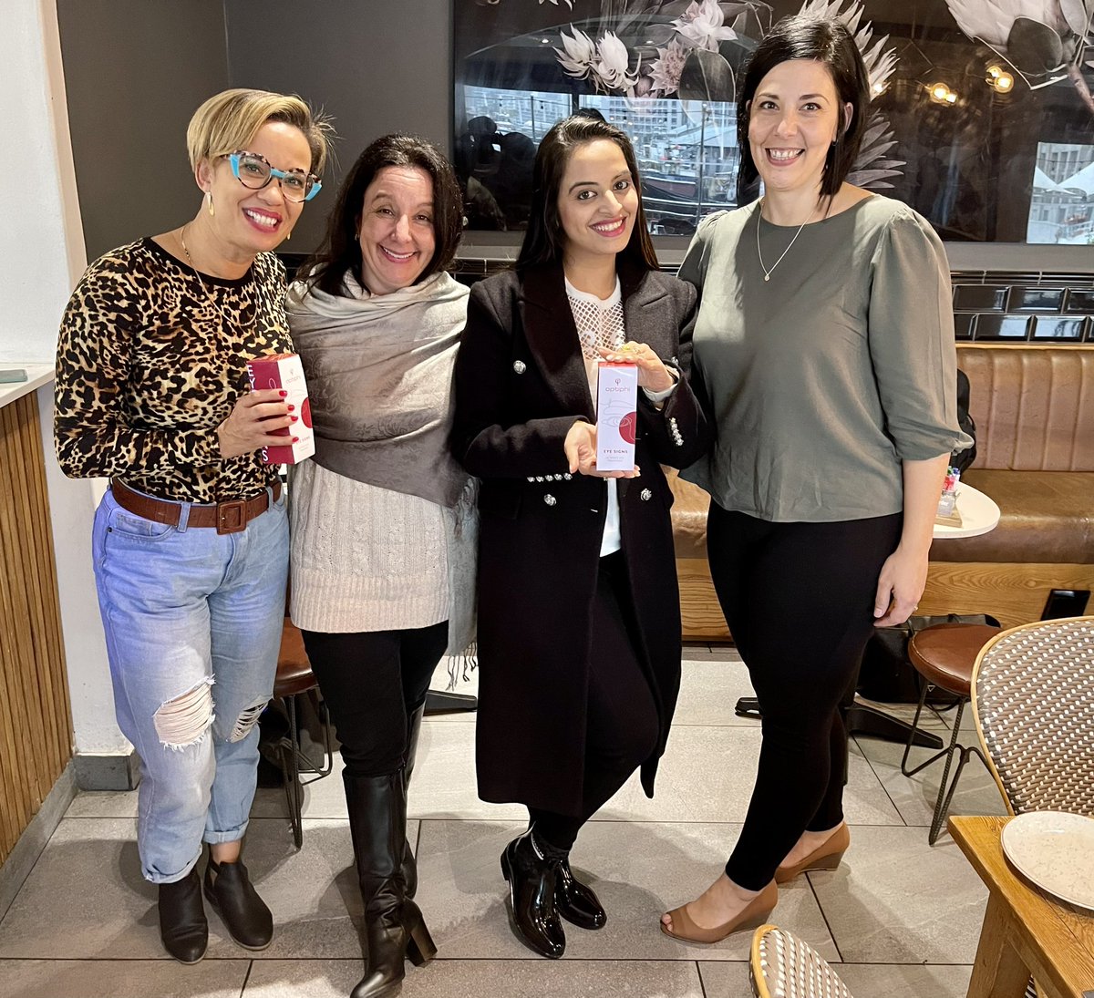 Saumya272799's tweet photo. was lovely catching up with Optiphi Skincare Team South Africa. Excited to be on board with them as one of there Brand Ambassador ❤️
#drsaumyatg #optiphi #skincare #skinrejuvenation #brandambassador #capetown #skinhealth #southafrica #ambassador #Skin #SkincareZA
@optiphi https://t.co/oGC1DOgitX