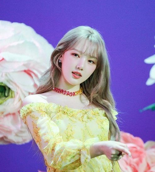 [📆] #YERIN Schedule - 5/19 (Thu) 

📍 TBA - face-to-face course on Twinkple 
📍 6PM - Naver VIBE party room 
📍 9PM - Idol Blossom 2 on Blabla app

🎞 6PM - 1theK Special Clip <ARIA> 

#예린 #예린_아리아 
#YERIN_ARIA #ARIA