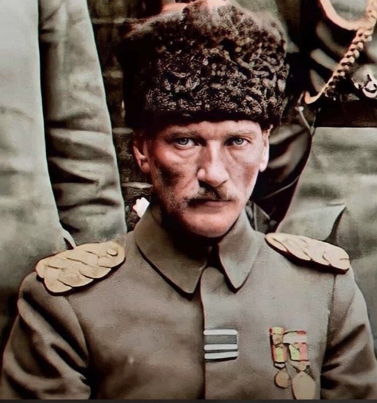 "Ordu yok" dediler, "KURULUR" dedi. "Para yok" dediler, "BULUNUR" dedi. "Düşman çok" dediler, "YENİLİR" dedi. Ve #MustafaKemal, Dediklerinin Tümünü Yaptı.👏👏👏 #19Mayis1919

"Acizler için imkansız, korkaklar için müthiş gözüken şeyler kahramanlar için idealdir."🇹🇷 #Atatürk