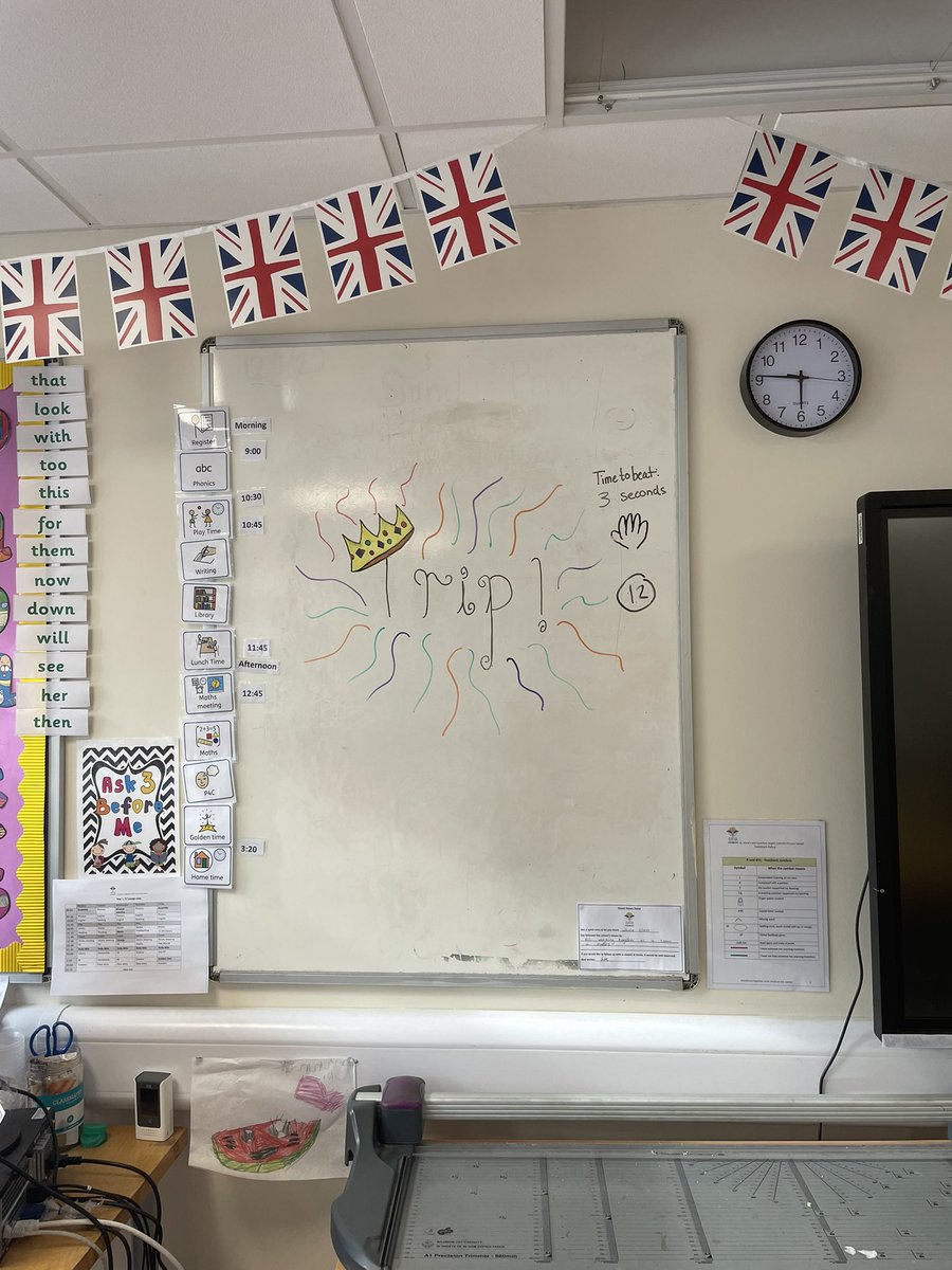 e1_stgeorges's tweet photo. Make sure you arrive on time this morning! We will be leaving at 9:00. Fingers crossed we will see the queen 🤞🏻 @StAnnesgaCPS https://t.co/s2qbXcP7v1