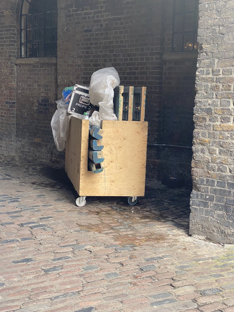 RedWanda_'s tweet photo. //it’s the Tardis...taken apart. 🤓🤓 https://t.co/xE3Zng0lw9