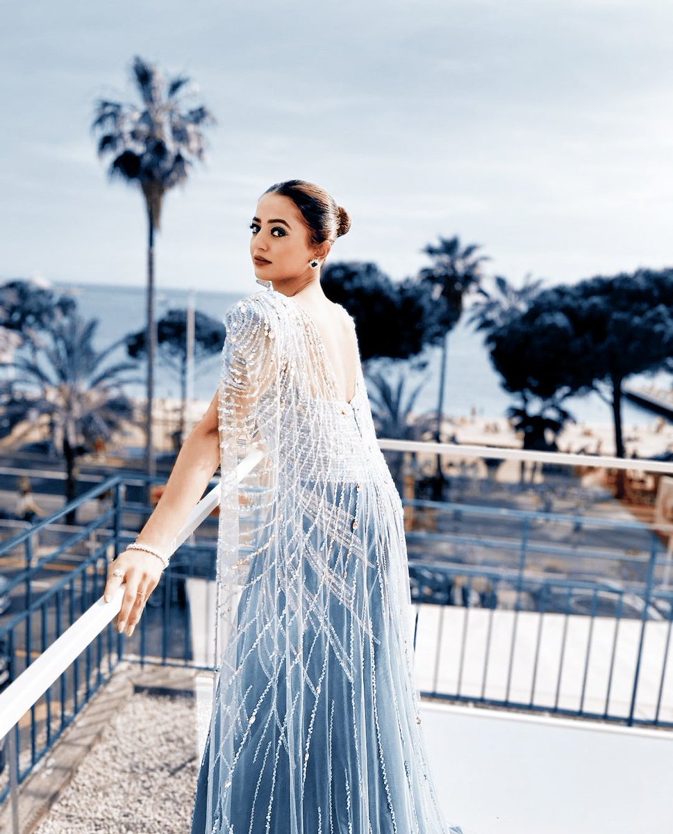 slaying the cannes look? done ♡´ 

#HellyShahAtCannes