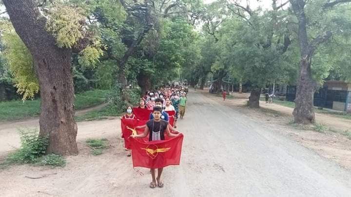 HARRY595105's tweet photo. Residents, teachers and parents from Letpadaung Taung village, Salingyi, rallied today in voicing out their oppositions to Illegitimate Military ruling.   #US_SanctionMOGE #2022May19Coup #WhatsHappeningInMyanmar https://t.co/yONl8SDYRm