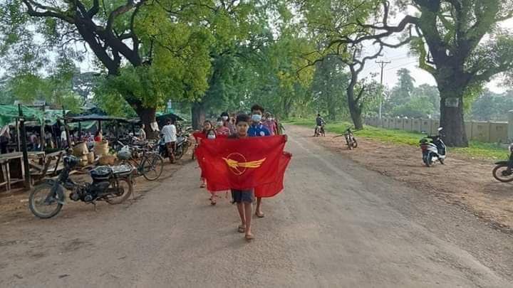 HARRY595105's tweet photo. Residents, teachers and parents from Letpadaung Taung village, Salingyi, rallied today in voicing out their oppositions to Illegitimate Military ruling.   #US_SanctionMOGE #2022May19Coup #WhatsHappeningInMyanmar https://t.co/yONl8SDYRm