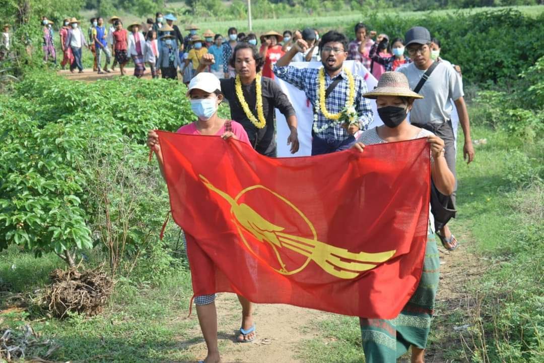 HARRY595105's tweet photo. Joint forces of pro-democracy villagers of several villages from northern Salingyi township and eastern Yinmarbin township staged a strike against military dictatorship.   #US_SanctionMOGE #2022May19Coup #WhatsHappeningInMyanmar https://t.co/dSgt6QAJTX