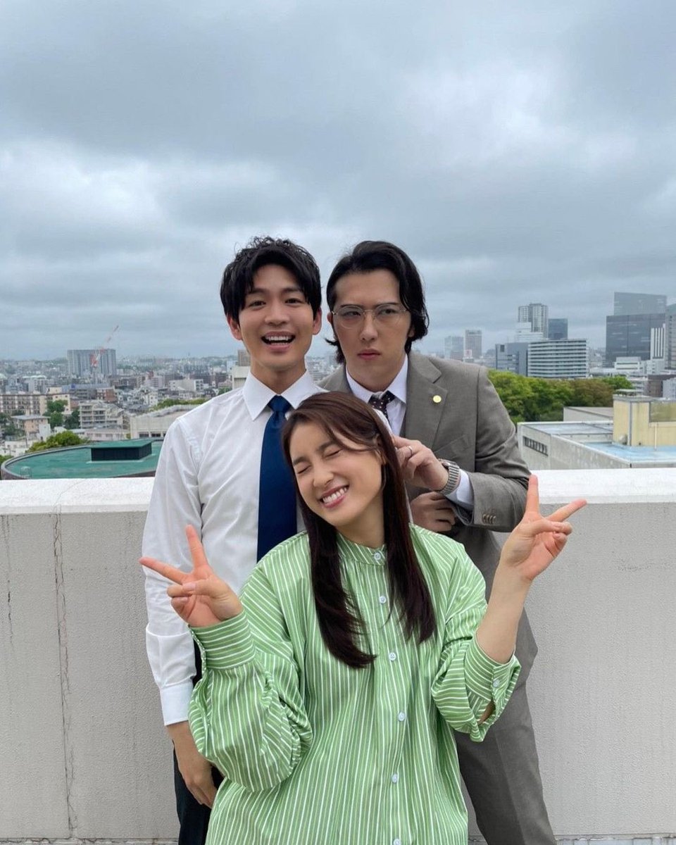 yuringoou's tweet photo. 太鳳ちゃんのインスタに洸平さん松也さんと仲良さが伝わるオフショ！！！！！

#やんごとなき一族 
🔗 https://t.co/5oihbUebcl https://t.co/525aR4NApk