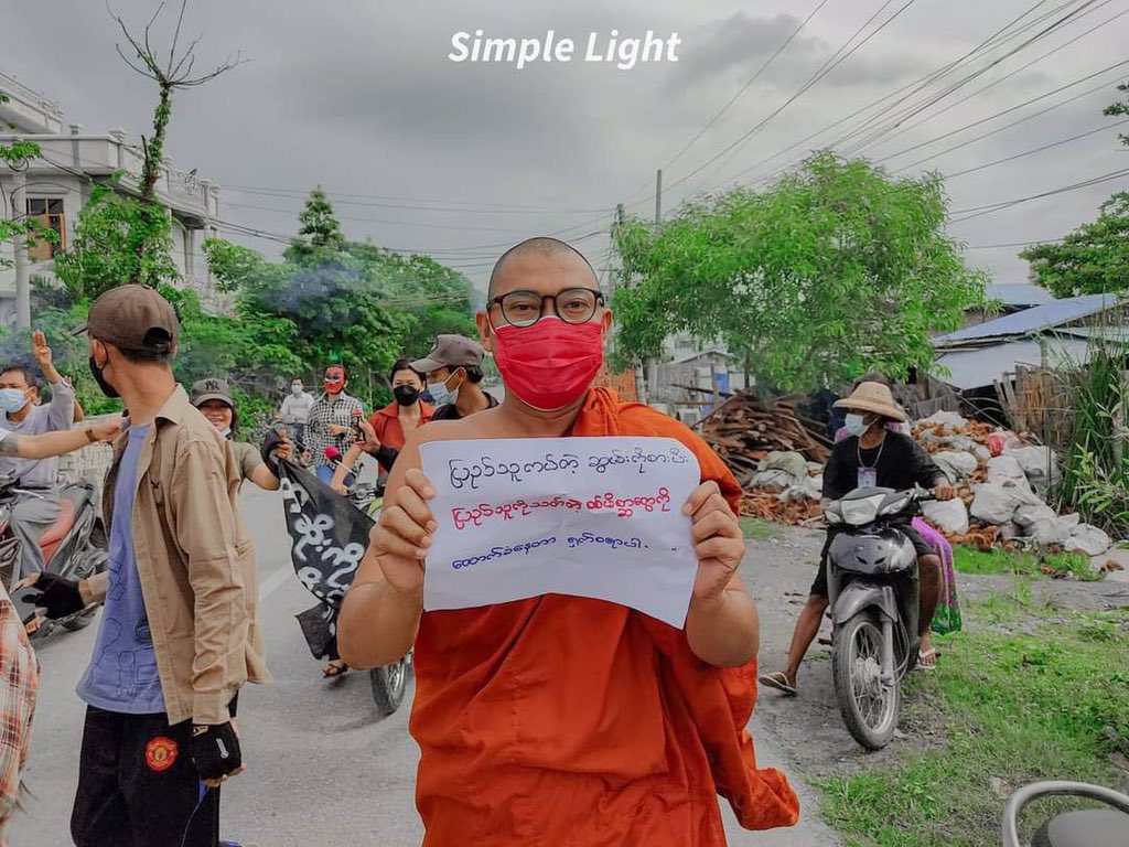HARRY595105's tweet photo. Mandalay’s Revolutionary Alliance Strike marched and chanted revolutionary slogans to overthrow the military dictatorship and to overturn the age of fear.   #US_SanctionMOGE #2022May19Coup #WhatsHappeningInMyanmar https://t.co/Mz7s0MKFBm